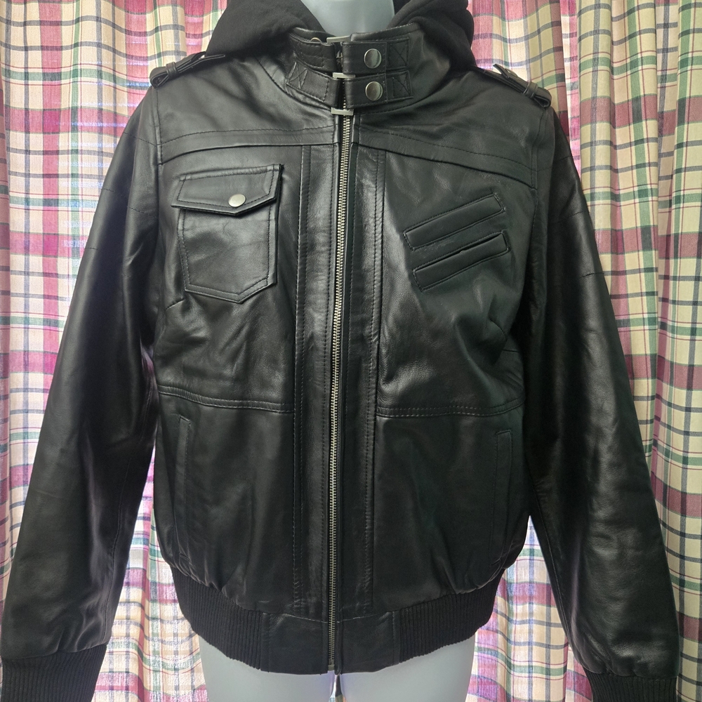 NWT Edinburgh women's black leather bomber jacket with a removable hood. Size LG